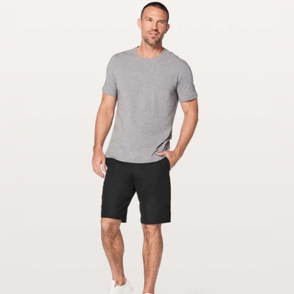 Lululemon Commission Shorts in Black - 11”